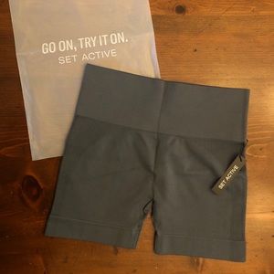 SET Active biker shorts